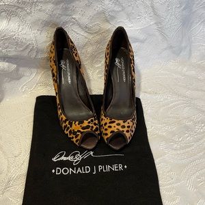 Donald Pliner Heels.   Never worn.